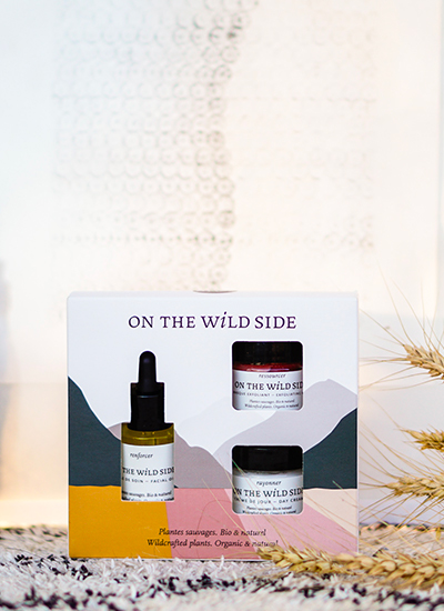 Photo de produits On The Wild Side devant un cadre.
