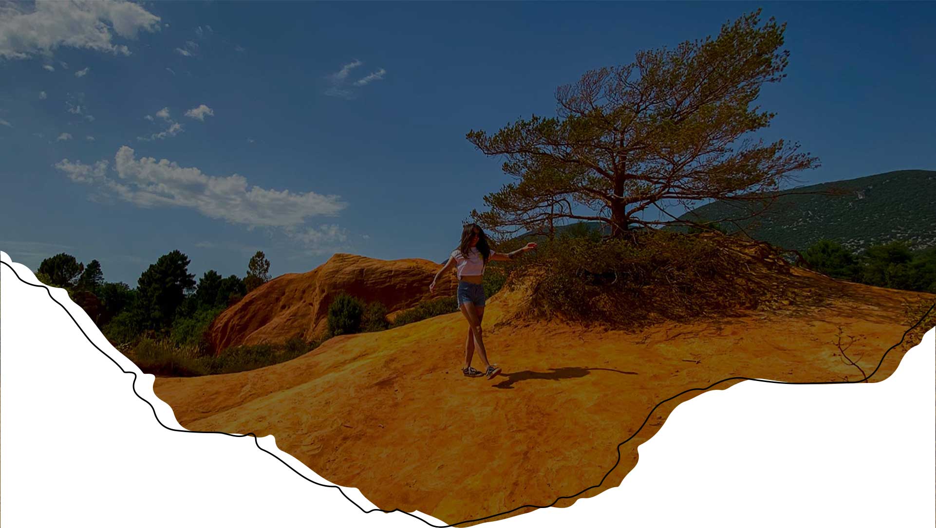 Photo d'une jeune fille dans le Colorado provençal.
